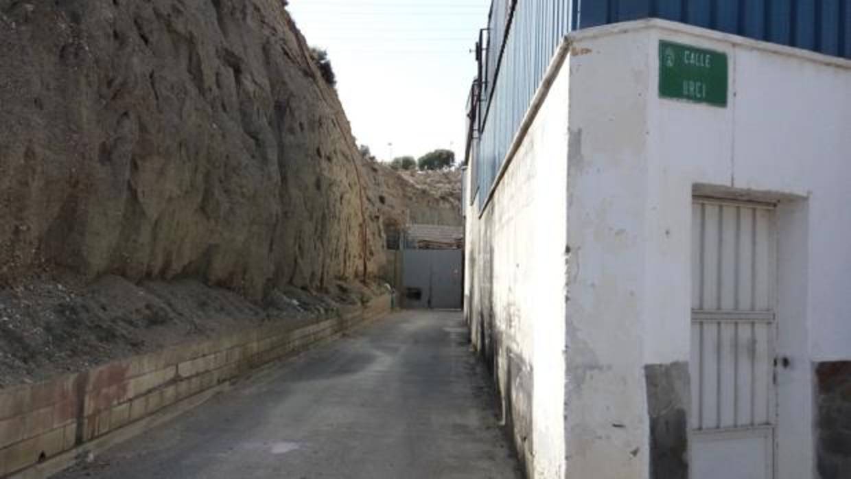 El callejón de Huércal de Almería donde ha sido encontrado el cuerpo del joven de 29 años de edad