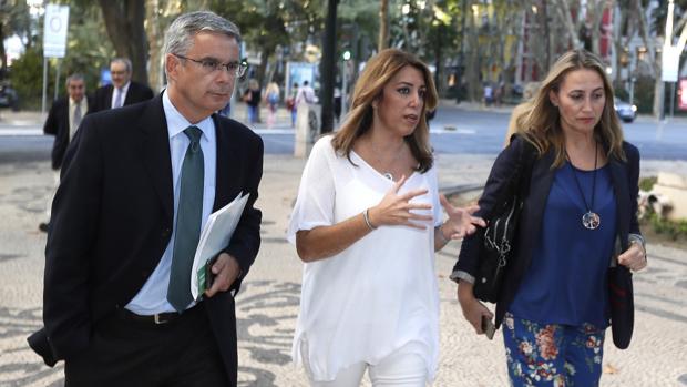 Susana Díaz recuerda a Pedro Sánchez que está con el Estado de Derecho