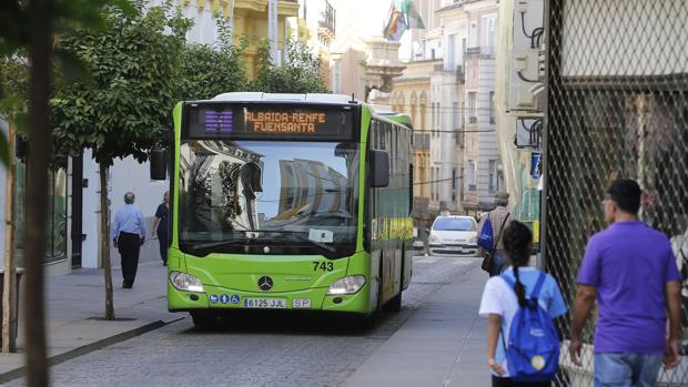 Las líneas de Aucorsa que llegan al Centro de Córdoba encabezan la caída libre de viajeros