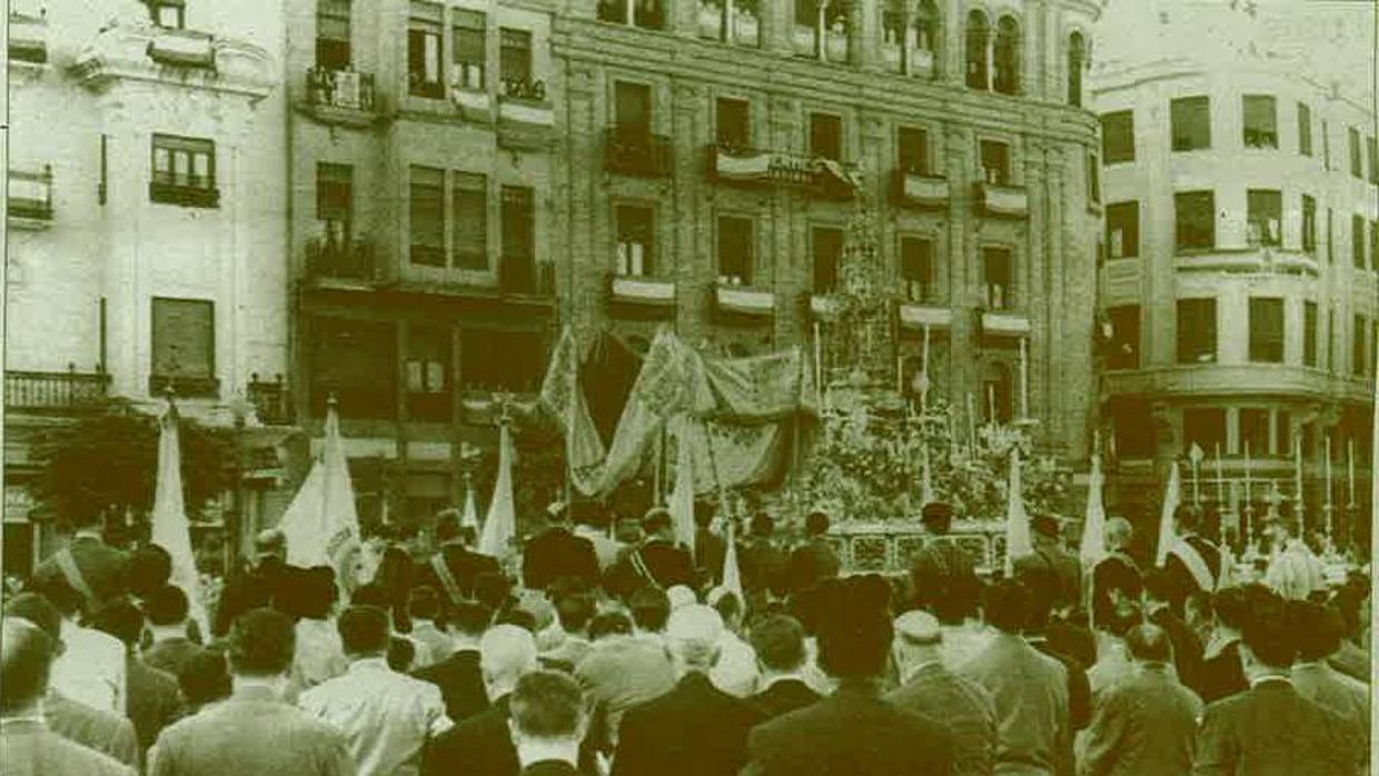 Procesión extraordinaria de la Custodia en 1955