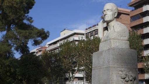 Estatua de Mateo Inurria en los Jardines de la Agricultura