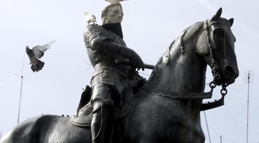 Estatua del Gran Capitán en Las Tendillas