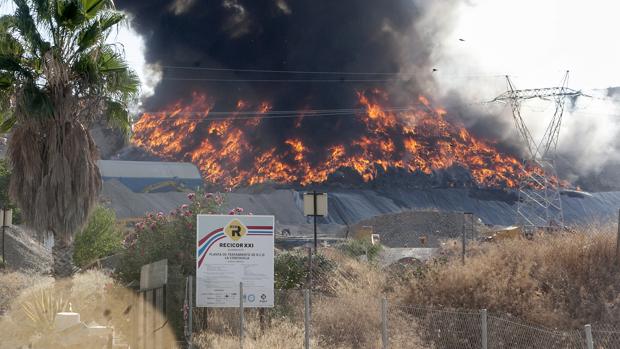 La planta de reciclaje que se incendió en Córdoba tiene licencia pero no pasó la última inspección