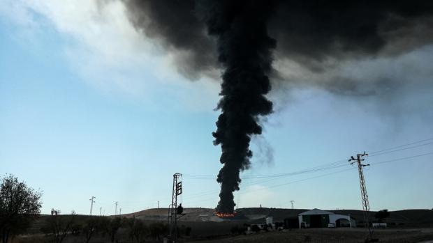 El vertedero incendiado en Córdoba albergaba residuos peligrosos más tiempo del permitido