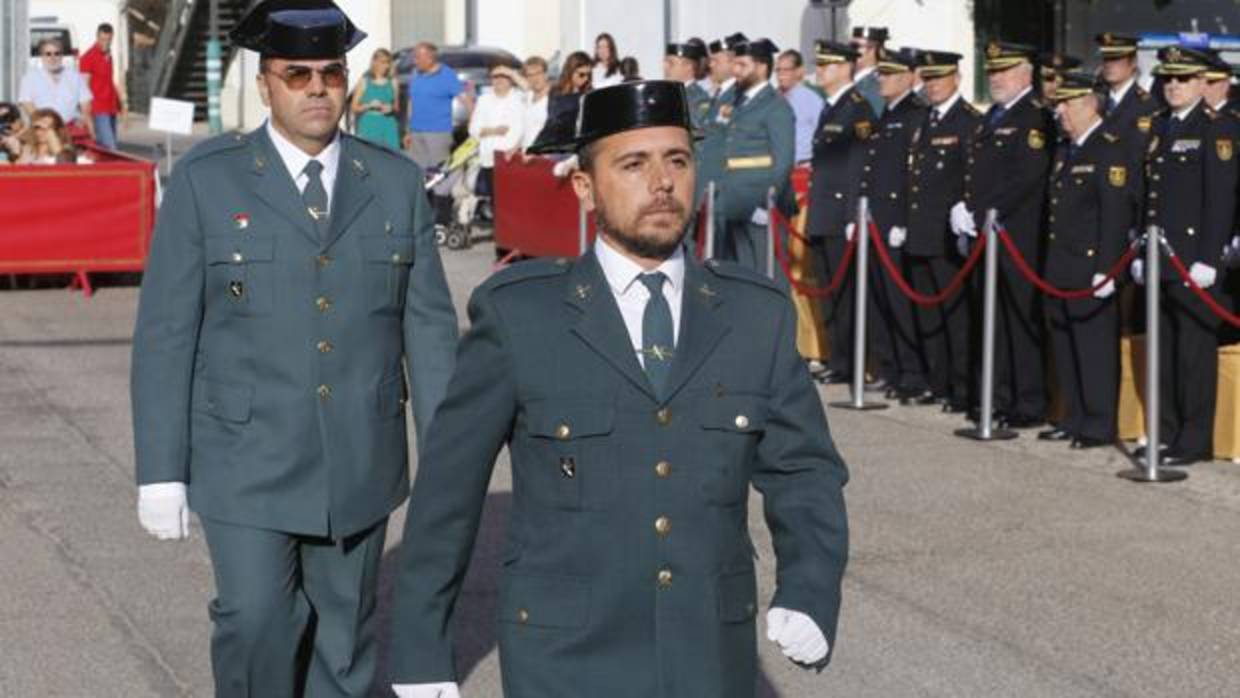 Guardias civiles distinguidos ayer con el distintivo rojo