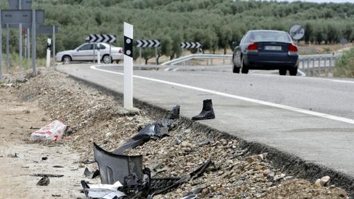 Restos tras un accidente mortal en la N-432