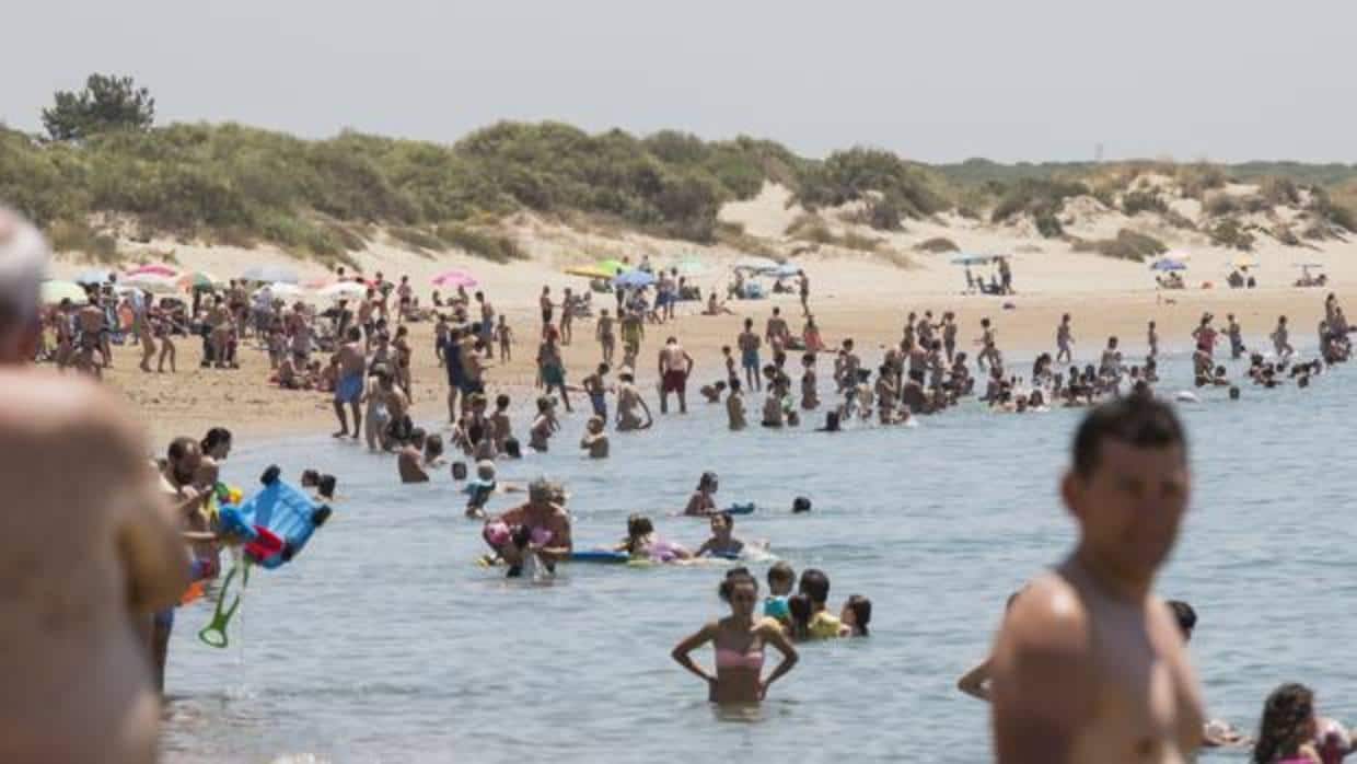 Playa de El Portil , en Huelva, durante la última ola de calor