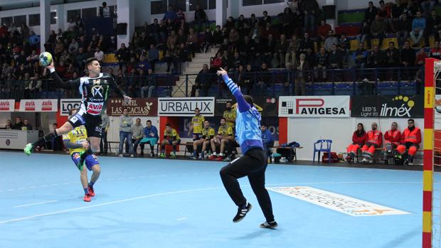 El Ángel Ximénez tumba al Antequera y pasa a la siguiente ronda de la Copa del Rey