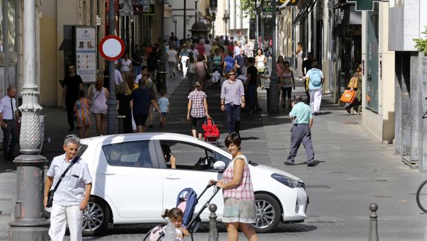 Un obrero cae desde un andamio a cinco metros de altura en la calle Gondomar de Córdoba