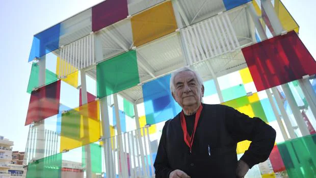 El artista Daniel Buren, creador del cubo del Pompidou de Málaga