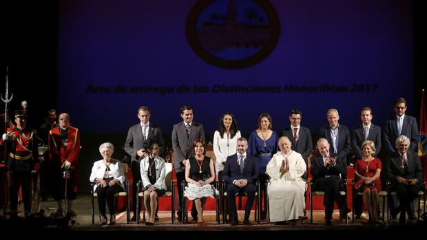 Córdoba entrega sus medallas y distinciones