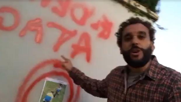 Spiriman denuncia pintadas amenazantes en su casa con una foto de sus hijos en una diana