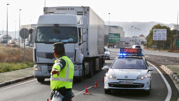 Denunciados en menos de 24 horas tres conductores de camiones por dar positivo en drogas en Córdoba