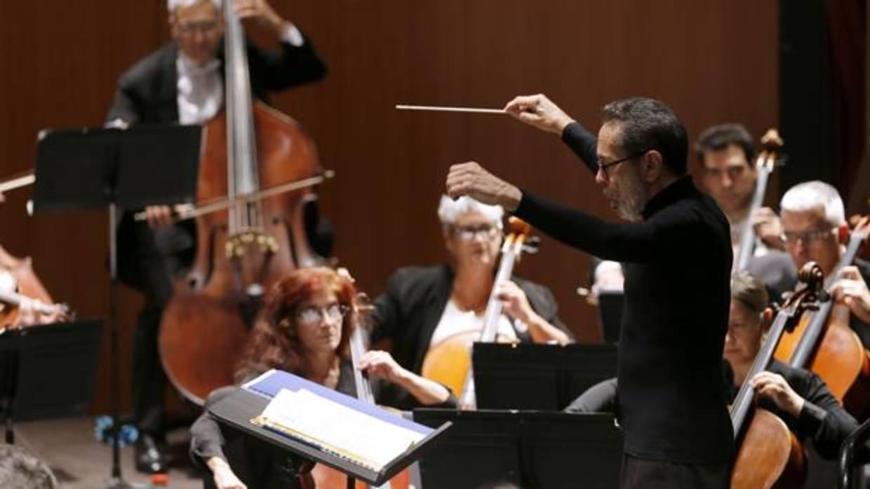 Maestro Leo Brouwer durante el concierto 25 aniversario en el Gran Teatro