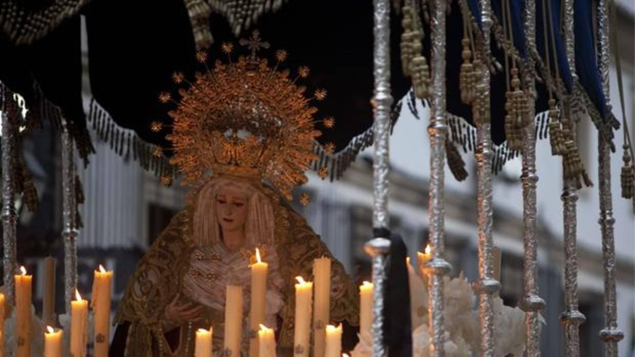 La Virgen de la Piedad en procesión