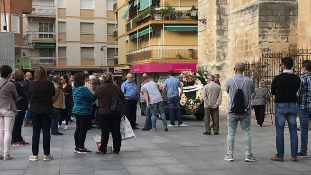 Funeral en Lucena de A. C. R., una de las víctimas del accidente en que fallecieron tres jóvenes cordobeses