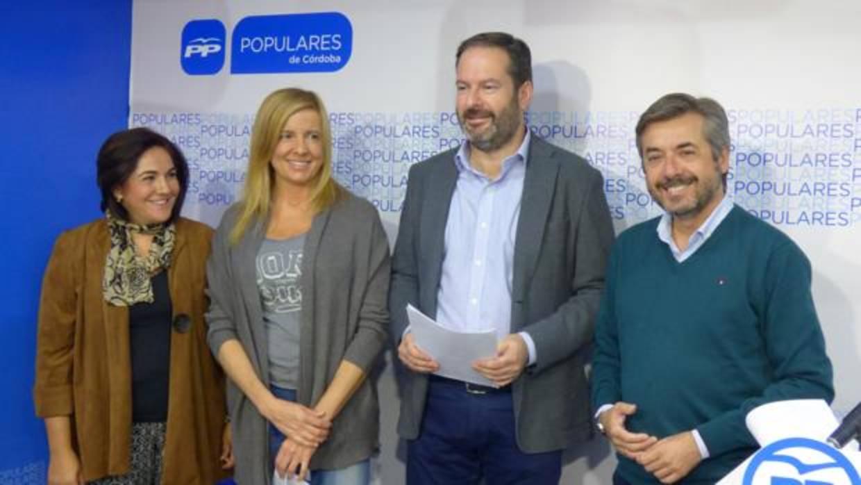 Molina junto a los parlamentarios andaluces del PP por Córdoba