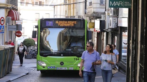 Aucorsa gana viajeros en octubre pero arrastra 20.000 usuarios menos desde inicios de año