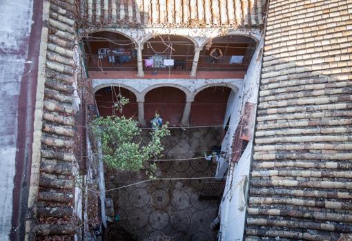 Palacete ocupado en la calle Isaac Peral