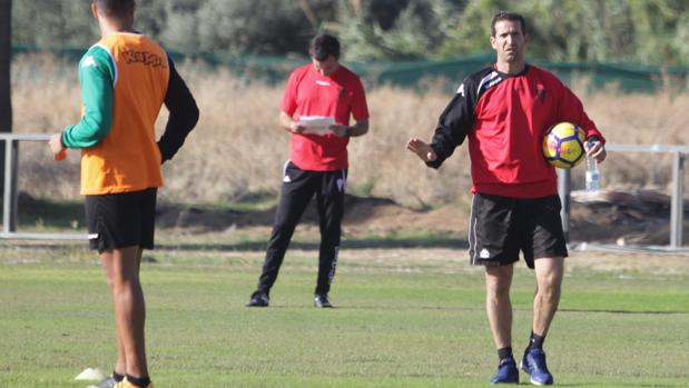 Juan Merino: «En la plantilla no puede haber dudas, buscaré jugadores comprometidos»