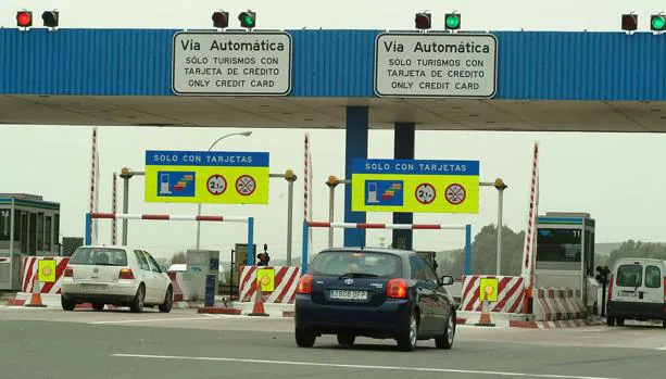 El tráfico de la autopista Sevilla-Cádiz recupera los registros previos a la crisis