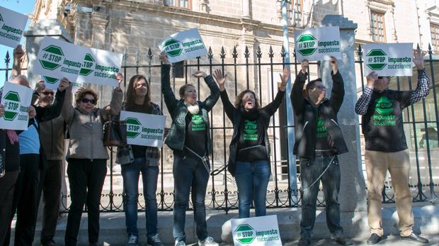 Stop Impuesto de Sucesiones pide a la Junta una ley de transitoriedad para paralizar los embargos