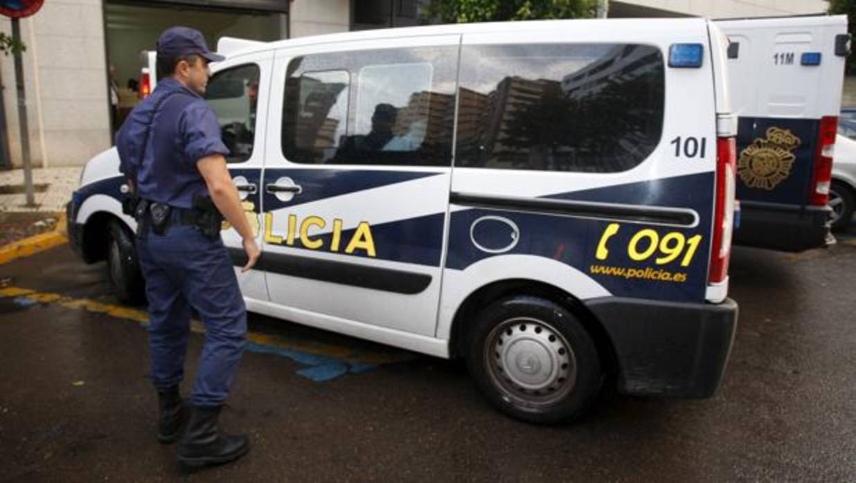 Varios de los detenidos en la «Operación Poniente», sobre corrupción en el Ayuntamiento de El Ejido, a su llegada a los juzgados de Almeria