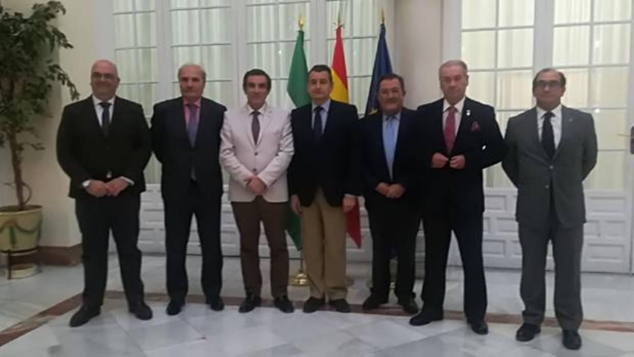 Los diferentes presidentes con el Delegado del Gobierno