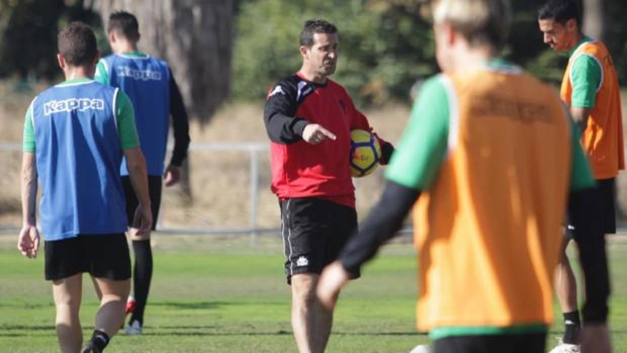 Juan Merino en un entrenamiento con el Córdoba CF