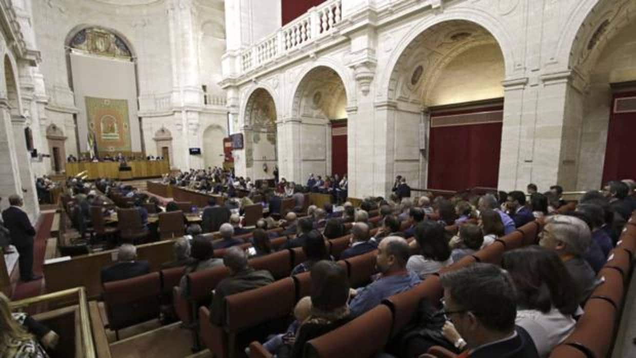 Aspecto del salón de plenos del Parlamento durante el debate del Estado de la Comunidad