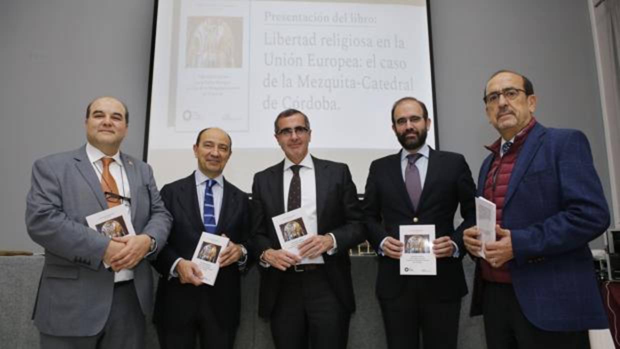 Los autores del libro, anoche, en su presentación en el Círculo de la Amistad