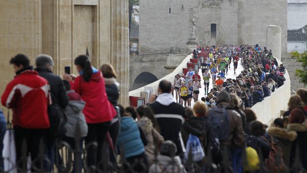 Cinco lugares emblemáticos desde donde ver la XXXIII Media Maratón de Córdoba