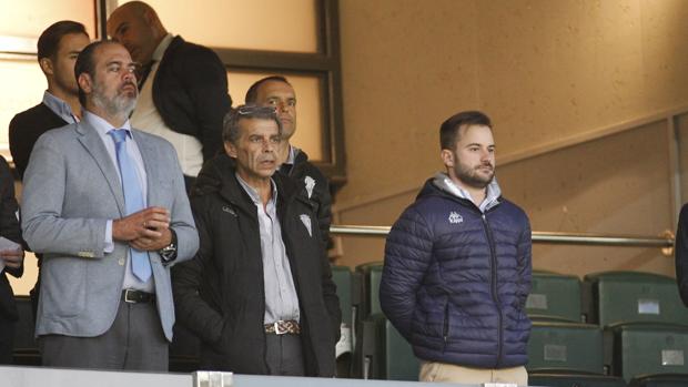Las redes sociales hierven con las fotos del presidente del Córdoba CF tras el empate con la Cultural
