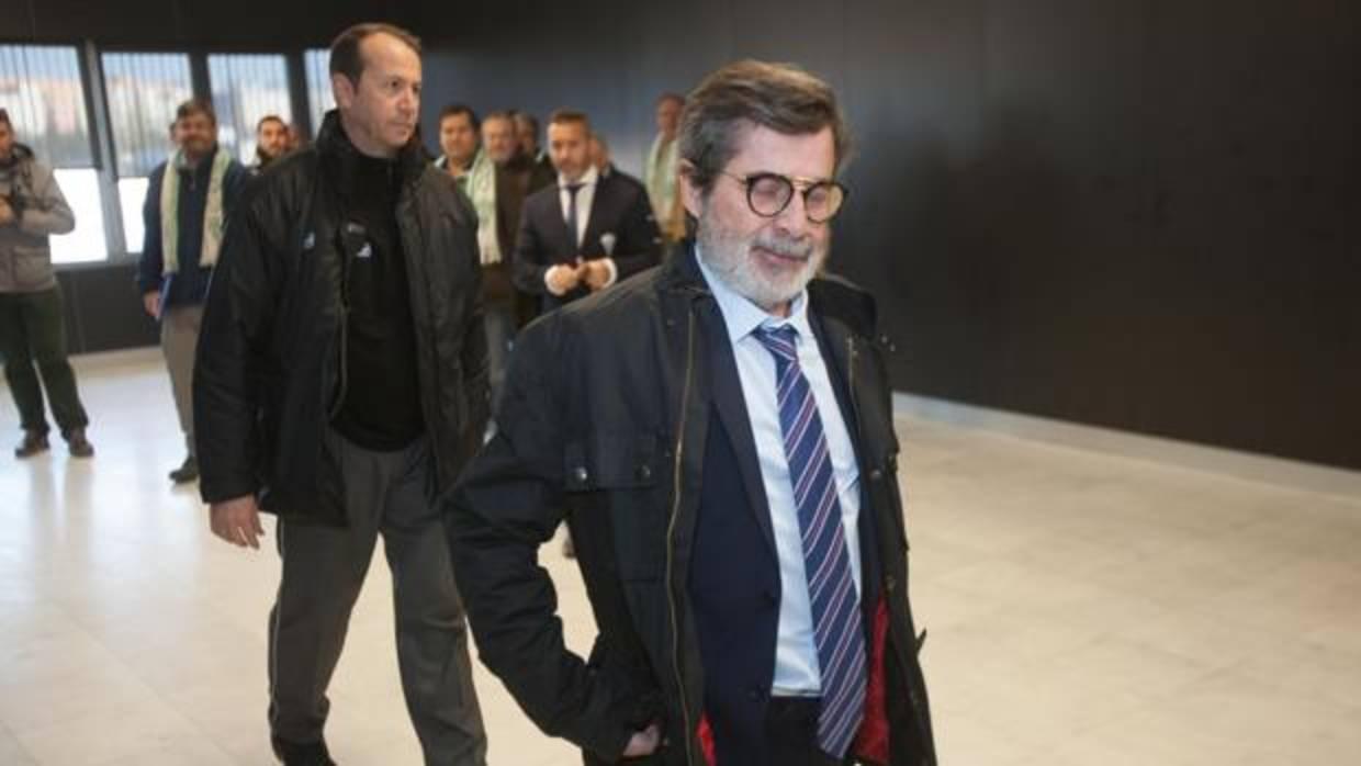 El máximo accionista del Córdoba CF, Carlos González, a su llegada la última Junta