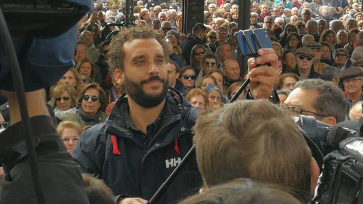 Candel recibió el apoyo de mil de sus seguidores el jueves en Granada