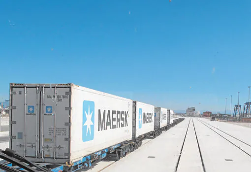 Convoyes de Maersk en las instalaciones portuarias de Algecirsa