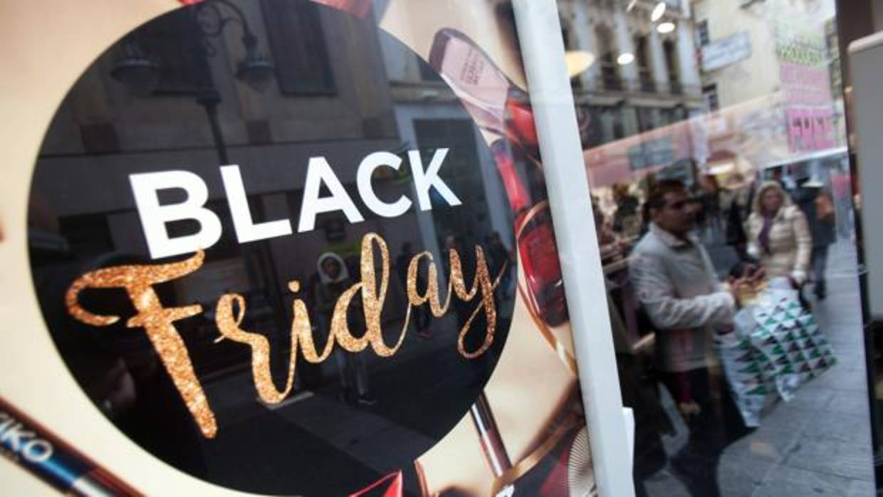 La campaña navideña de compras se adelanta con el «Black Friday»