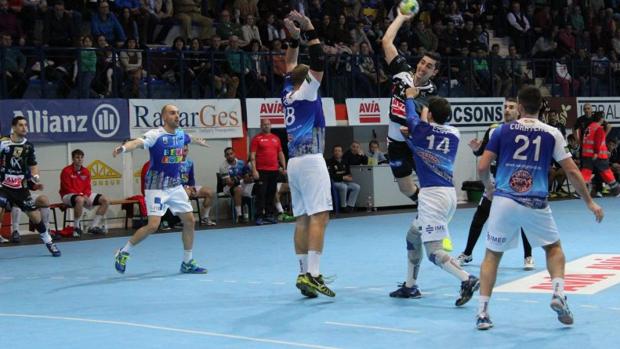 El Ángel Ximénez AVIA Puente Genil no logra remontar el vuelo frente al Recoletas Atlético Valladolid (31-25)