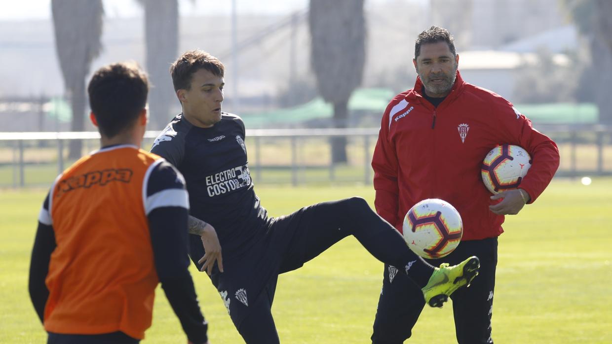 Rafael Navarro debuta el sábado ante el Málaga en el banquillo del Córdoba CFF