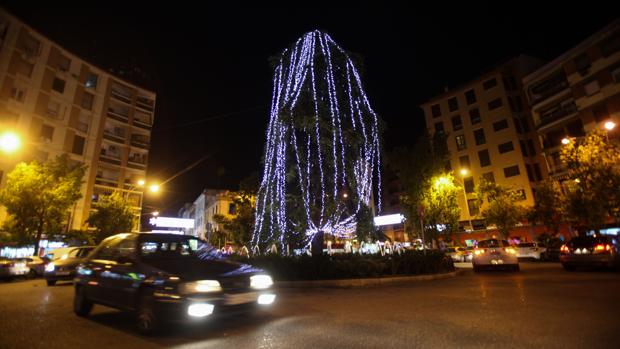 Comercios de Camino de los Sastres piden pagarse el alumbrado tras el «apagón» municipal