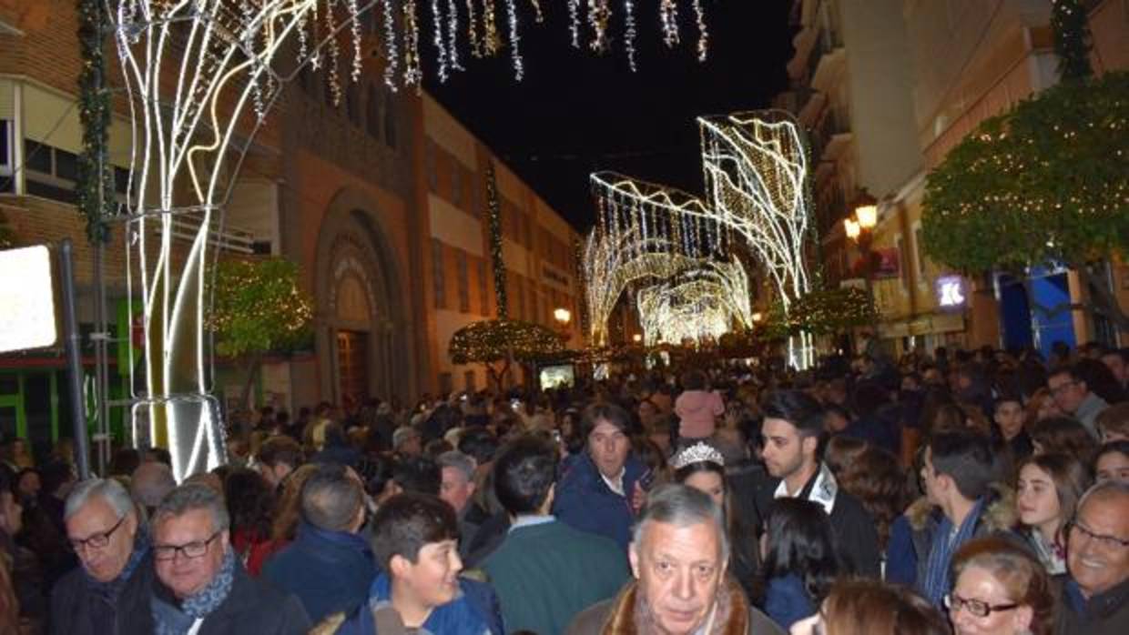 Detalle de parte del alumbrado instalado por Grupo Ximénez en Puente Genil esta Navidad