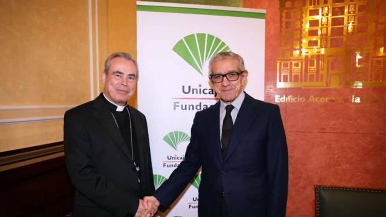 Monseñor Jesús Catalá y el presidente de la Fundación Unicaja, Braulio Medel