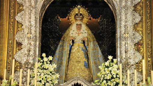 La Esperanza Macarena con la corona de García Armenta