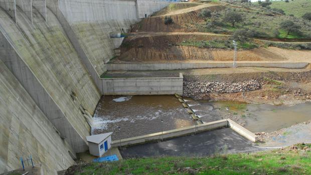 El futuro de la ganadería de Los Pedroches pasa por traer agua de La Colada