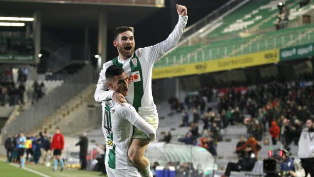 El Córdoba CF ve luz al final del túnel tras ganar al Reus Deportivo (5-0)