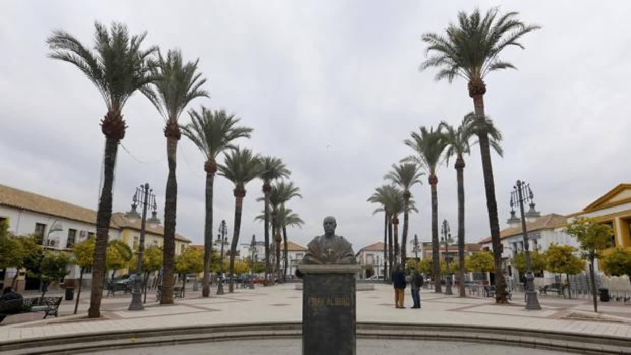 Busto de Fray Albino en la Plaza de Cañero