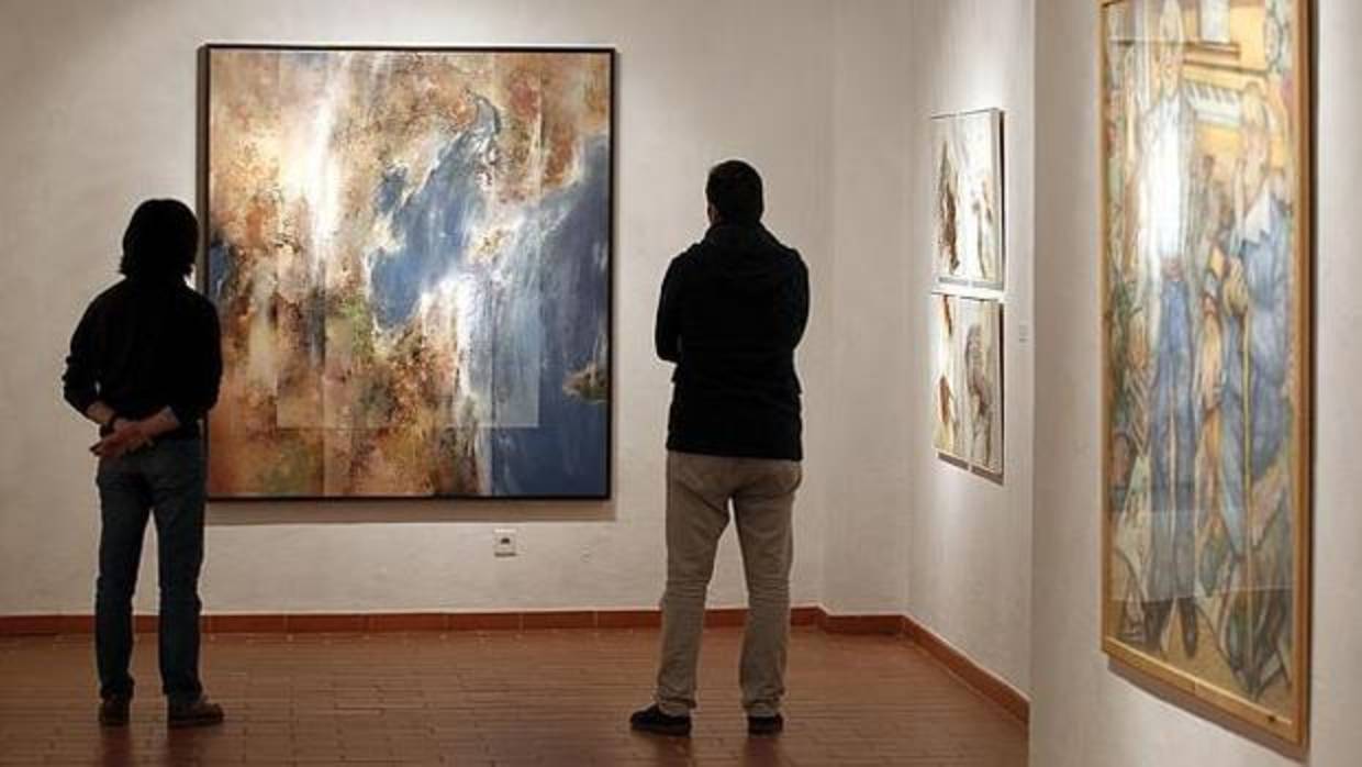 Dos cuadros que se pudieron ver en la exposición en la que la obra de Palacios resultó dañada