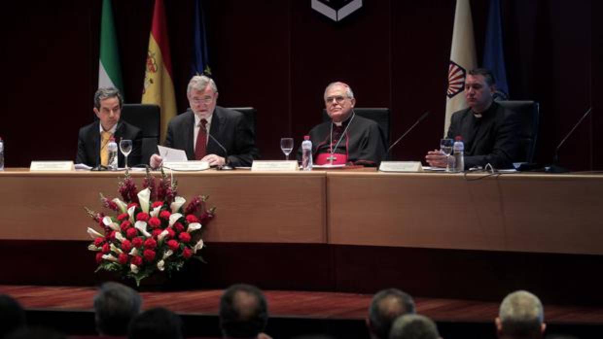 El obispo de Córdoba, Demetrio Fernández, en un acto en la Universidad de Córdoba