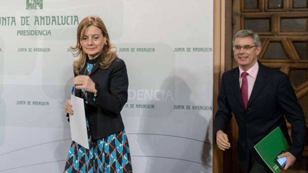 La consejera de Salud, Marina Álvarez, junto al portavoz del Ejecutivo, Juan Carlos Blanco