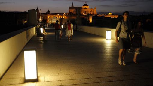 El Puente Romano de Córdoba, iluminado